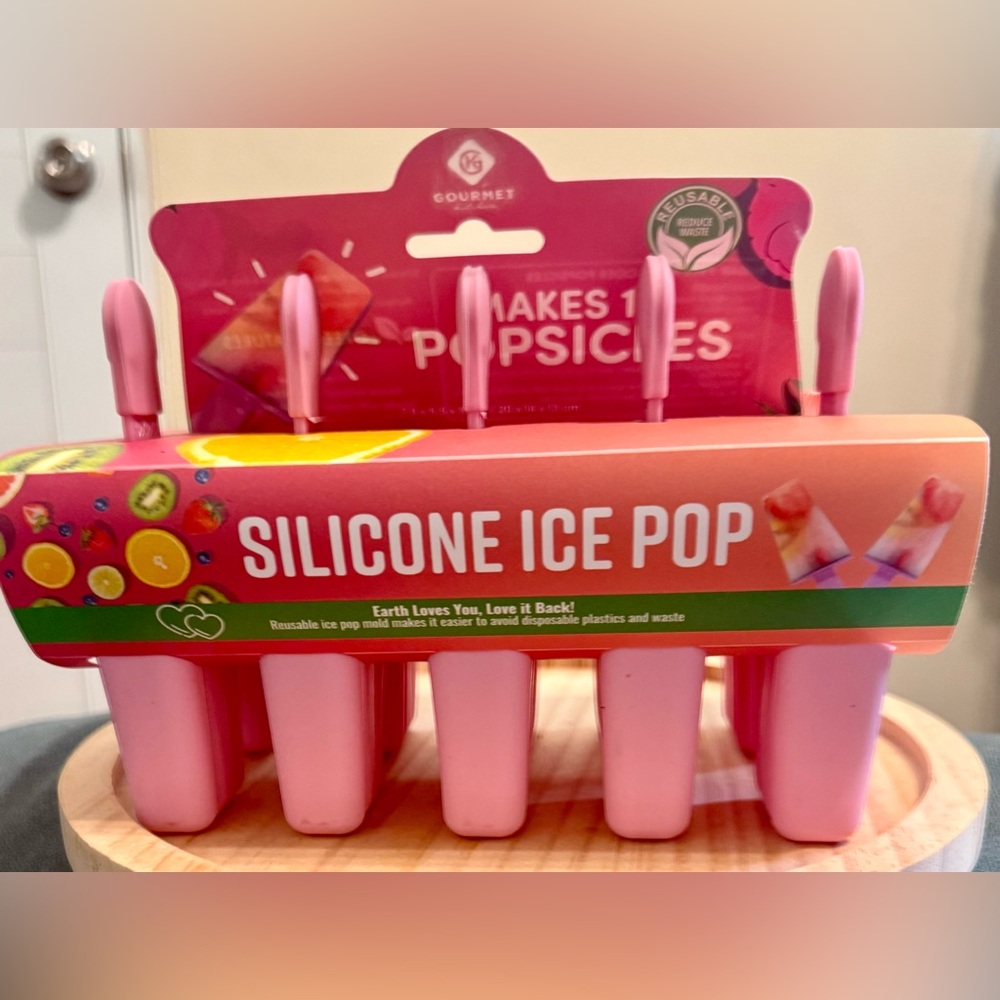Gourmet, Reusable Silicone Ice Pop Mold, NWT makes 10 popsicles at once.